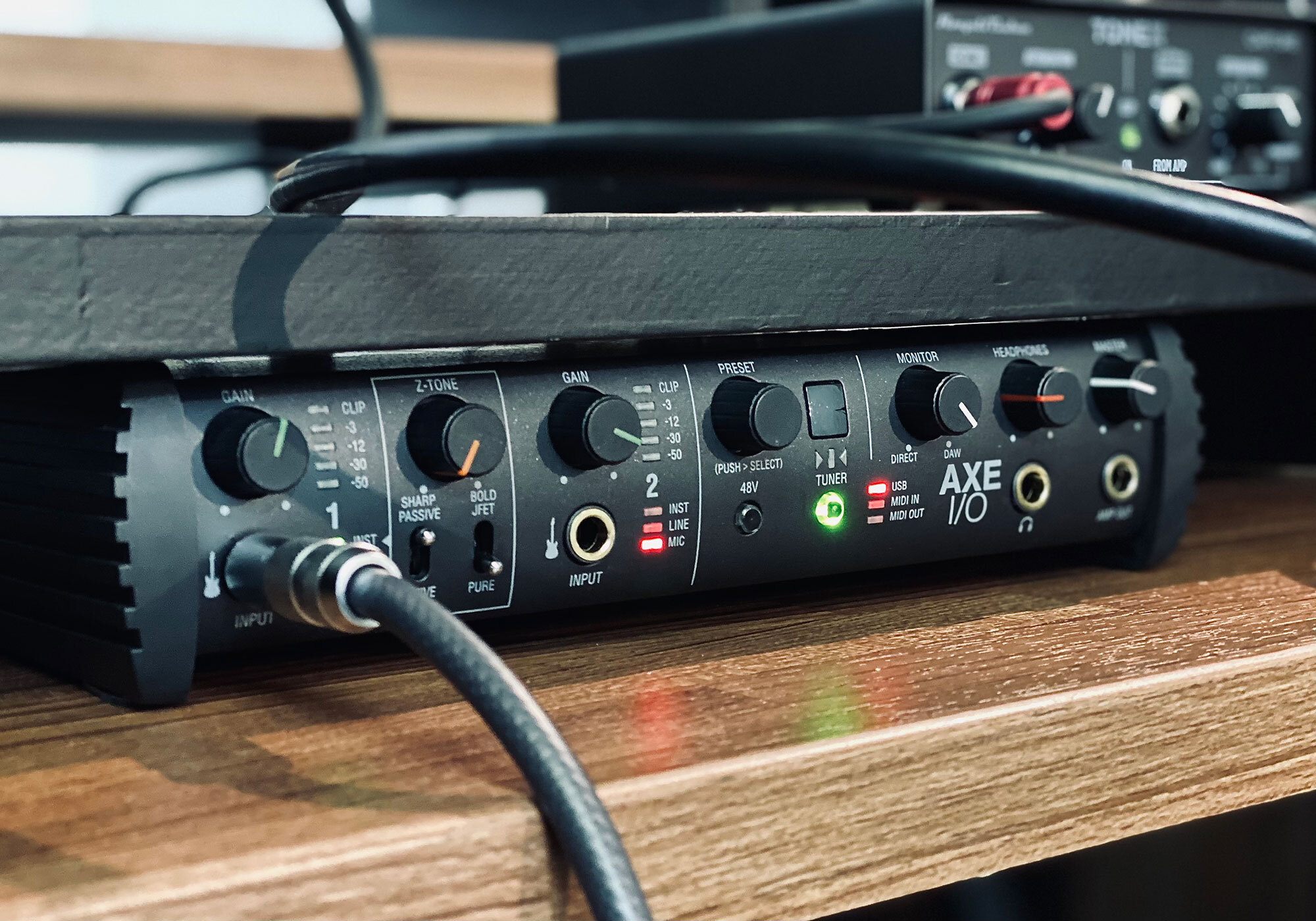 IK Multimedia : Godspeed 青木征洋が誘う TONEX Pedal のエコシステム