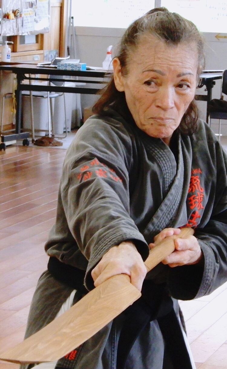 空手WOMAN］棒の部 世界上位狙う 眼光鋭く 素早い動き 上地流久場
